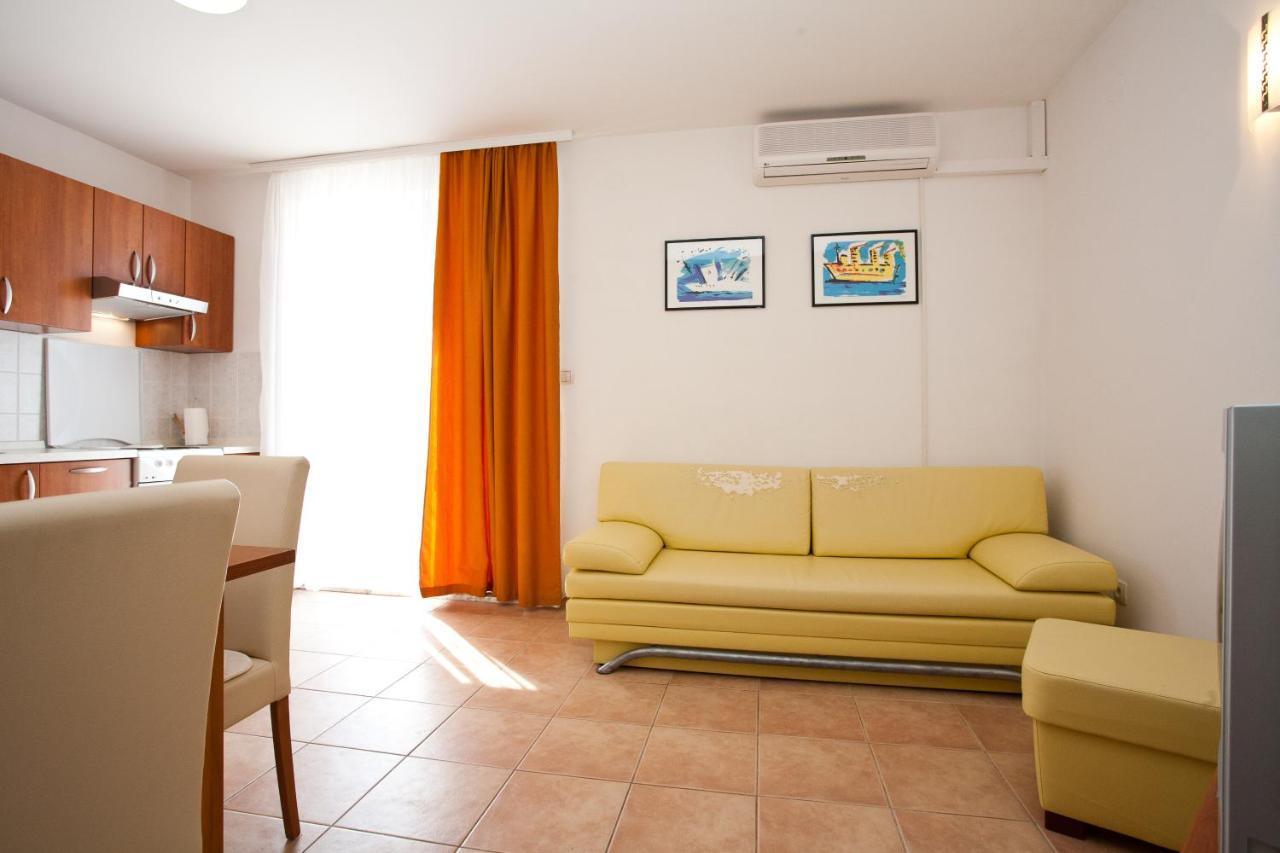 Apartments Glibo Near The Sea And Town Center! Krk Town Exterior photo